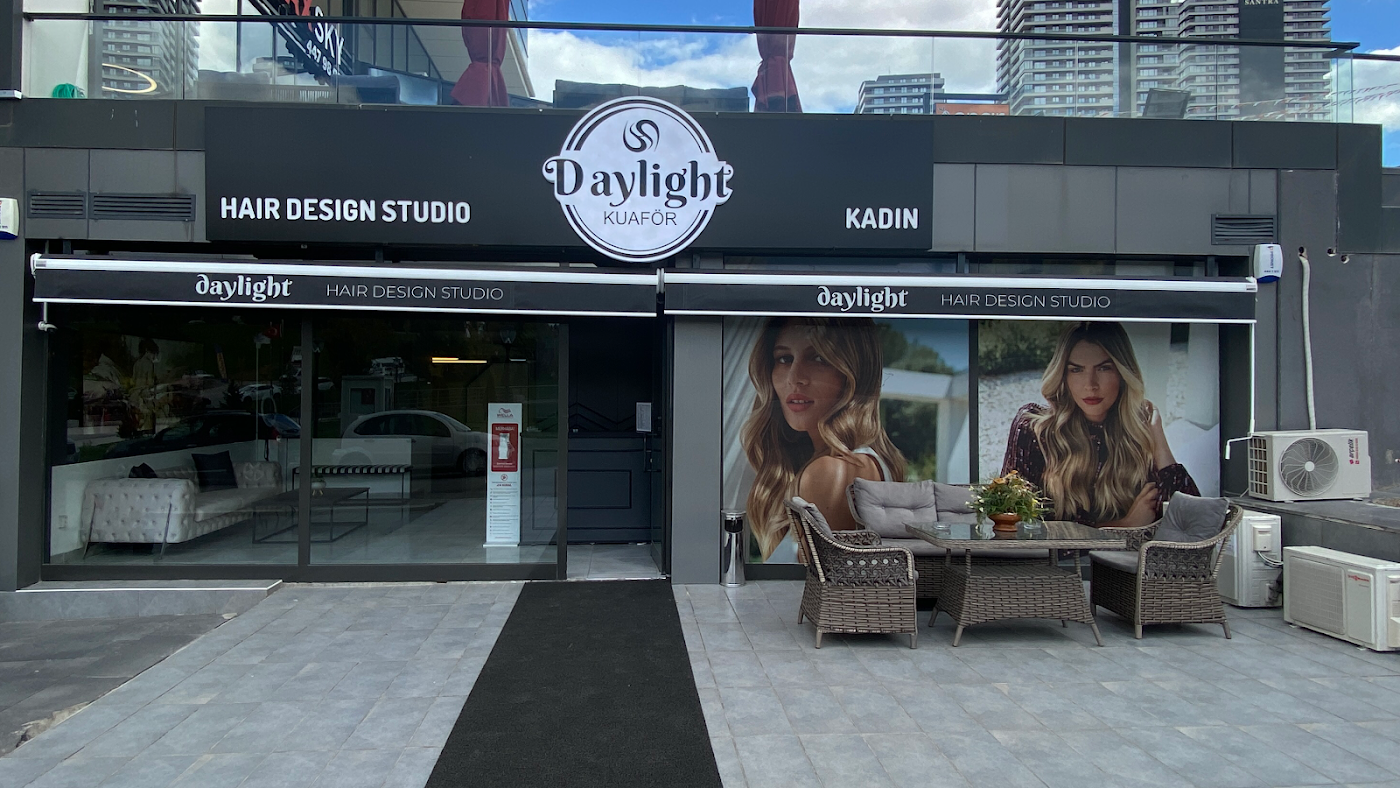 DayLight Kuaför — Gold'N State Business Center'daki stüdyonun dış cephesi